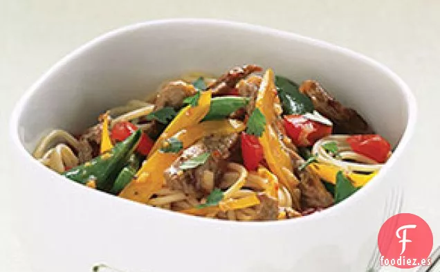 Carne de Res y Fideos con Verduras Frescas