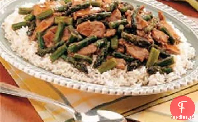 Cerdo al Jengibre y Espárragos