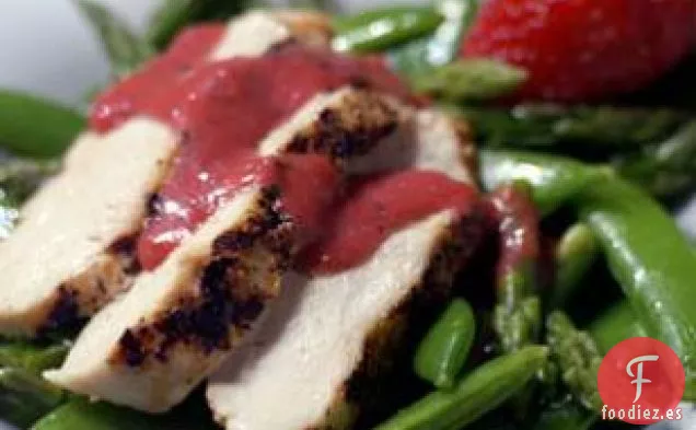 Ensalada De Pollo A La Parrilla Con Aderezo De Fresa Fresca