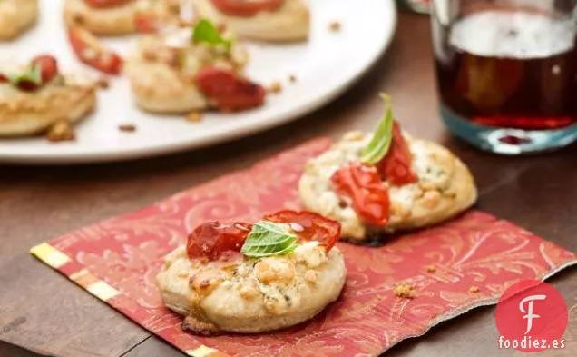 Pizzette con Gorgonzola, Tomate y Albahaca