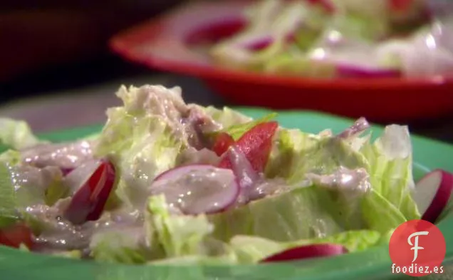 Ensalada Fácil con Aderezo Cremoso de Tomatillo Asado