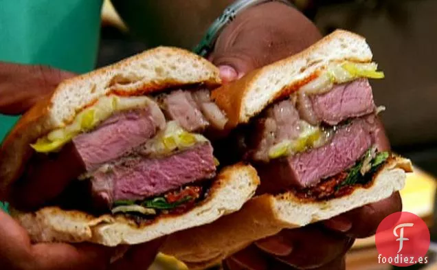 Sándwich de Carne Con Ojos De Costilla A La Parrilla