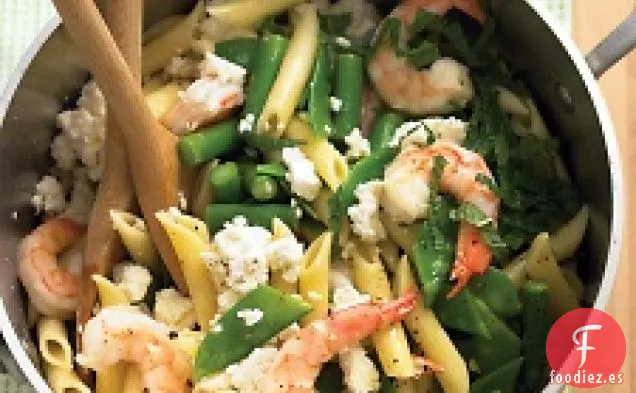 Penne Con Camarones, Queso Feta Y Verduras De Primavera