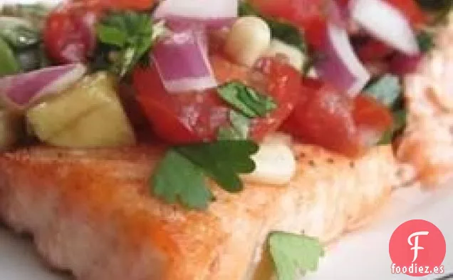 Salmón Frío Con Salsa De Tomate De Verano