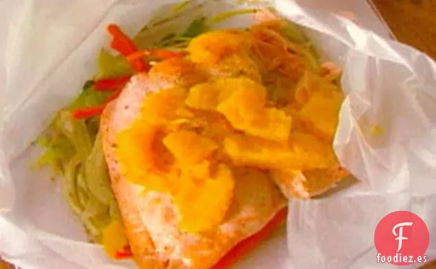 Filete de Salmón en Papillote con Juliana de Verduras