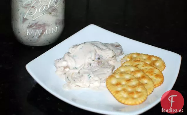 Sábalo Marinado Con Eneldo Y Crema Agria