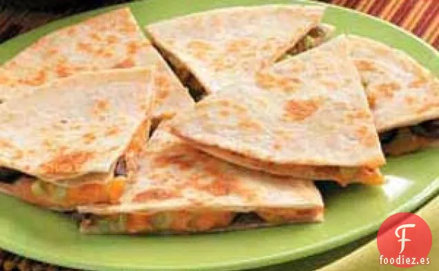 Quesadillas de Frijoles Cheddar