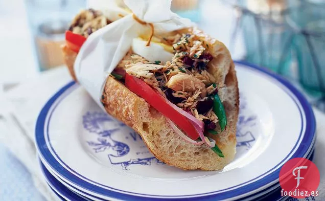 Sándwiches de Ensalada de Atún Italiano con Aderezo de Aceituna Negra