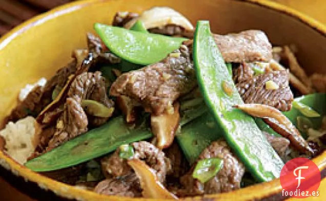 Carne De Res Salteada Con Guisantes y Shiitakes