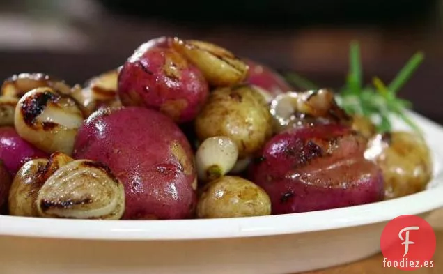 Patatas Nuevas con Mantequilla de Cebolla a la Parrilla