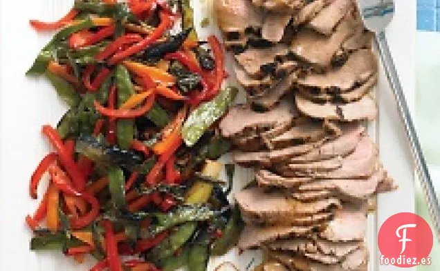 Cerdo glaseado De Soja A La Parrilla Con Arroz Y Verduras Asiáticas