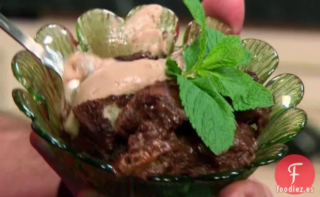 Pudín de Pan de Dulce de Azúcar Doble con Cobertura Batida de Chocolate