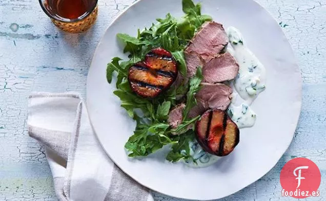 Lomo de Cerdo a la Plancha y Ciruelas con Salsa Cremosa de Queso de Cabra