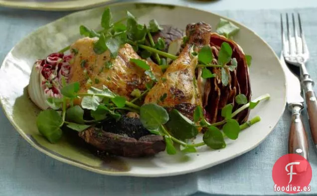 Ensalada de Pollo a la Parrilla con Ajo, Portobello y Achicoria