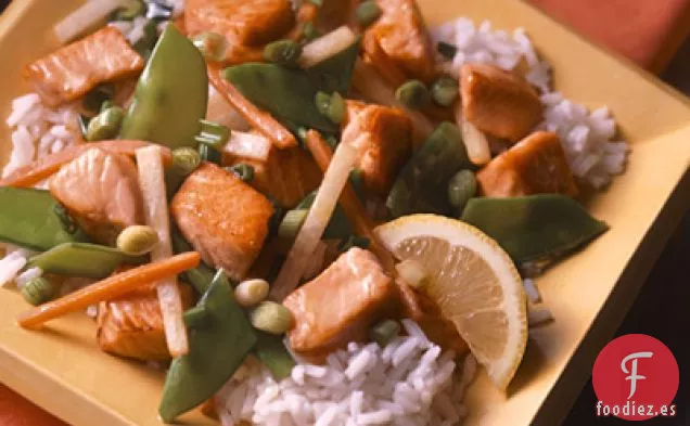 Salteado de Salmón y Verduras