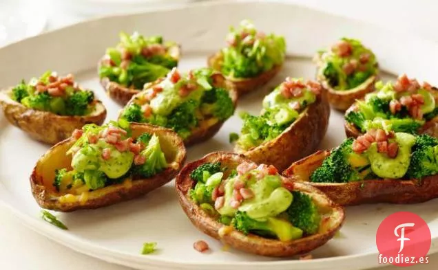 Cáscaras de Patata Rellenas de Brócoli y Queso Cheddar con Crema de Aguacate