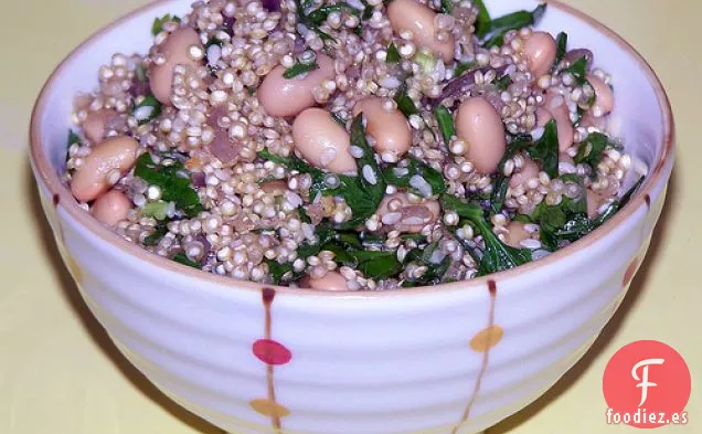 Quinua Con Habas De Soja, Perejil, Semillas De Sésamo Y Cebolla Roja
