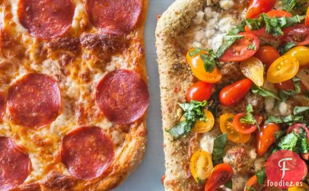 Pizza Básica de Pepperoni y Pizza de Cuatro Quesos