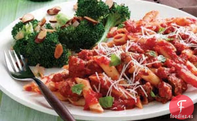 Cena de Penne de Salchicha Salada