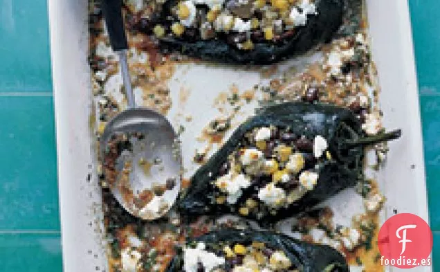 Chiles Poblanos Rellenos En Salsa Chipotle