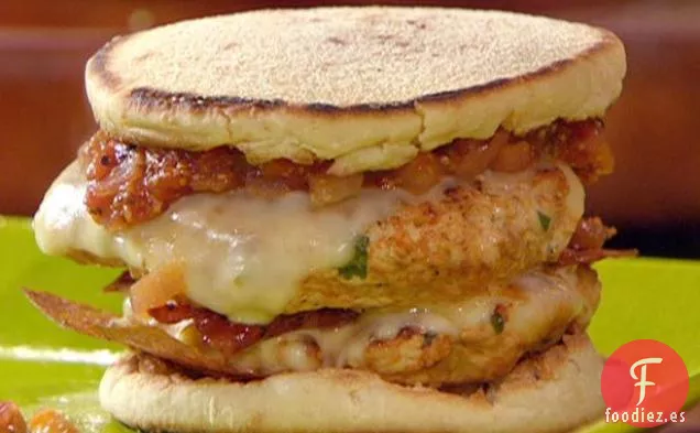 Hamburguesas de Pavo con Tocino y Queso Doble con Salsa de Tomate Asada al Fuego