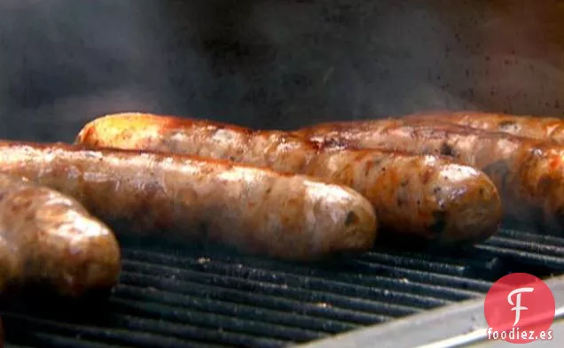 Embutidos Escalfados a la Plancha con Pimientos y Cebollas Asados