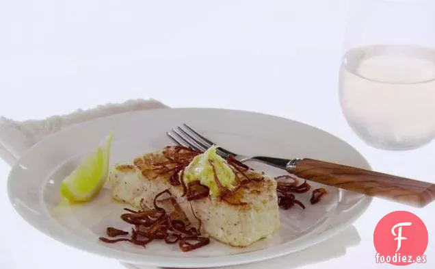 Fletán con Mantequilla de Limón y Chalotas Crujientes