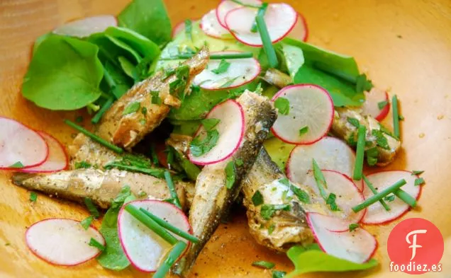 Ensalada De Sardina, Aguacate Y Rábano Con Berros De Montaña