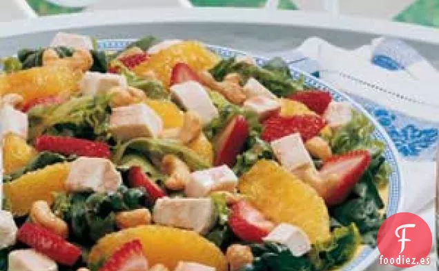 Ensalada de Pollo con Fresas y Naranja
