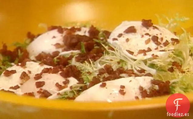 Verduras Amargas con Huevo Escalfado y Trocitos de Jamón