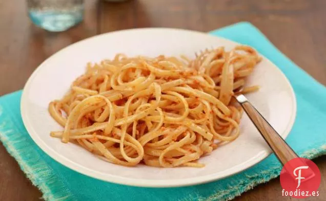 Pasta de Despensa con Salsa Romesco