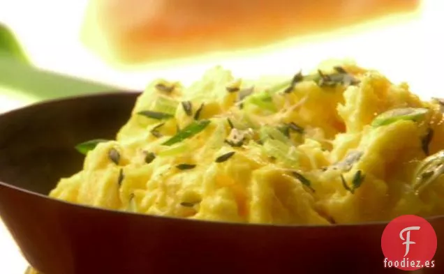 Huevos Revueltos de Terciopelo con Hierbas Frescas