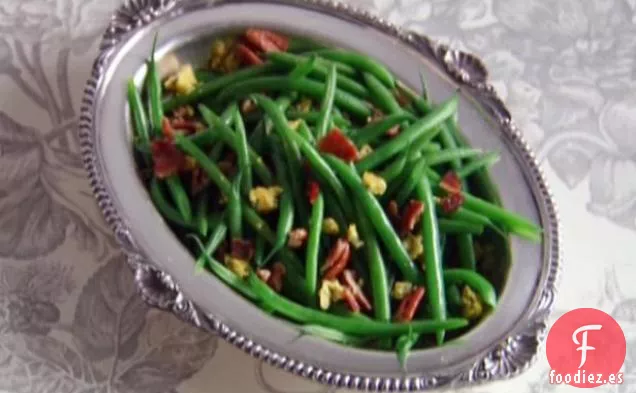 Verduras de Nuez con Tocino y Queso Azul