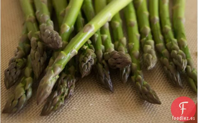Espárragos Asados Con Gruyère y Pimentón Ahumado