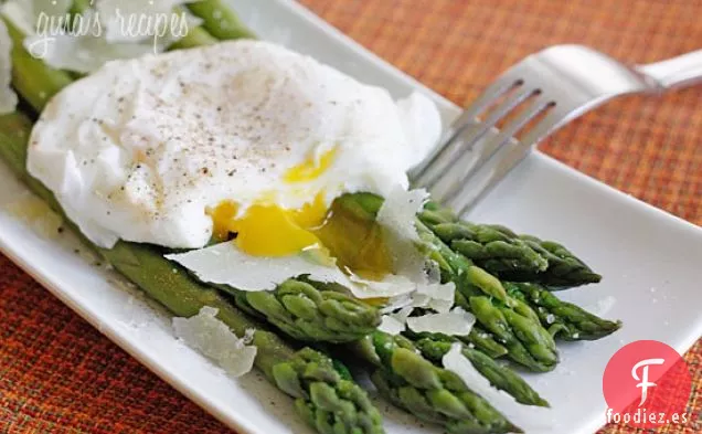 Espárragos Al Vapor Con Huevos Escalfados