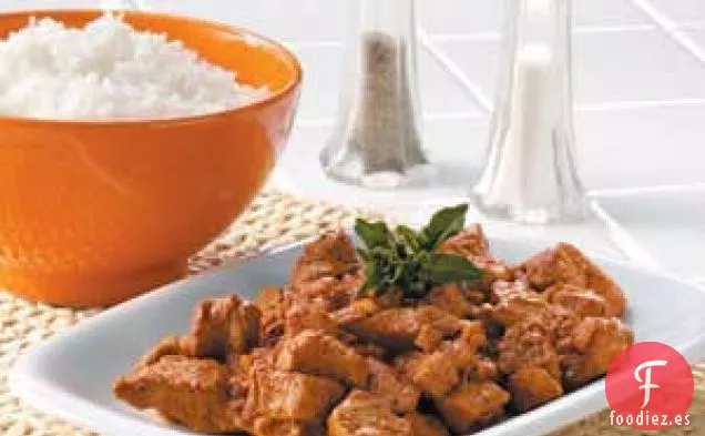 Cerdo Estofado con Salsa de Chile Rojo