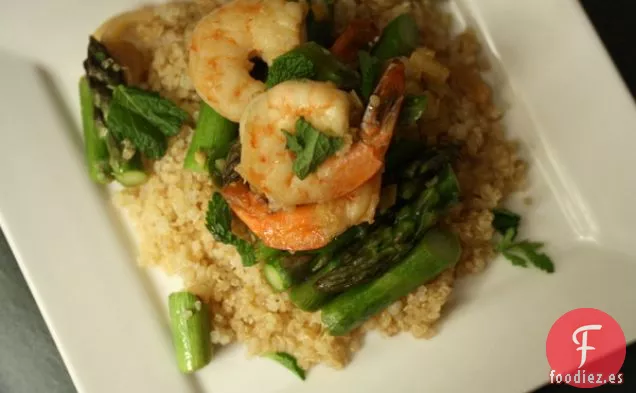 Camarones asados De Soja y jengibre Y Espárragos