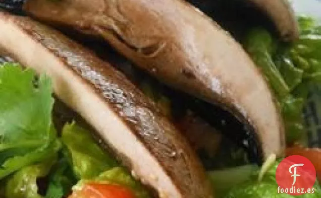 Ensalada de Aguacate con Pollo Glaseado de Naranja y Wasabi