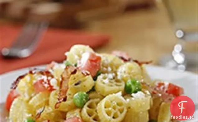 Mini Ruedas de Rotini con Guisantes, Jamón y Tomate