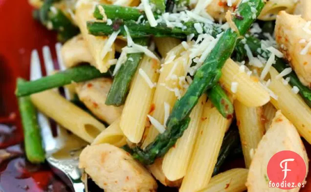 Pollo A La Pimienta De Alepo, Espárragos Y Pasta Penne