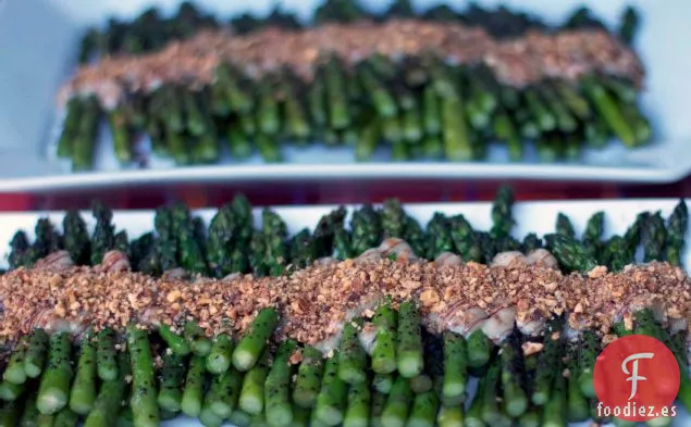 Espárragos A La Parrilla Con Alioli De Avellana Y Jarabe De Pinot Noir