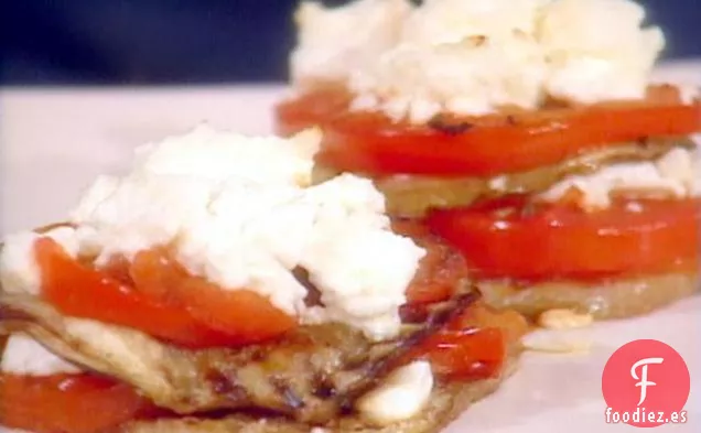 Pilas de Berenjenas, Tomate y Queso Feta a la Parrilla