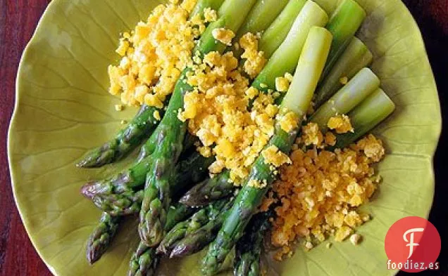 Espárragos Gigantes Con Salsa Mimosa