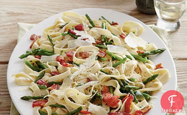 Fettuccine y Espárragos al Burro