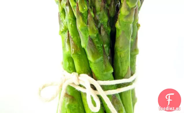Vinagreta De Granada Sobre Espárragos Asados