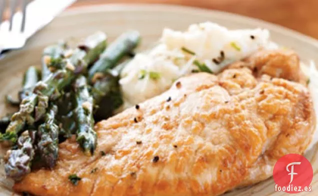 Pollo y Espárragos en Salsa de Vino Blanco
