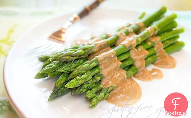 Espárragos Con Aderezo Tahini De Arce