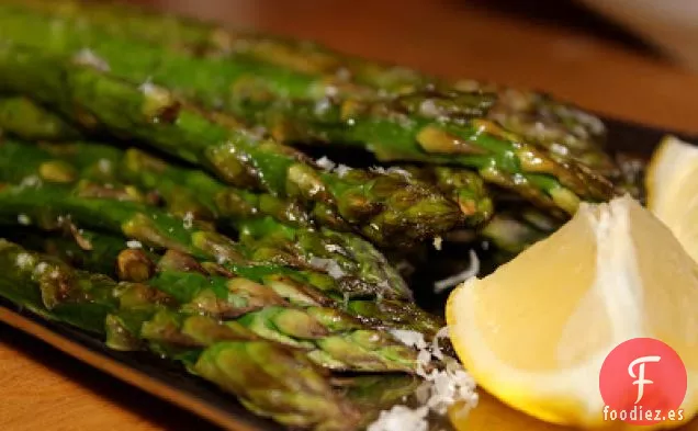 Espárragos Asados Con Limón y Parmesano