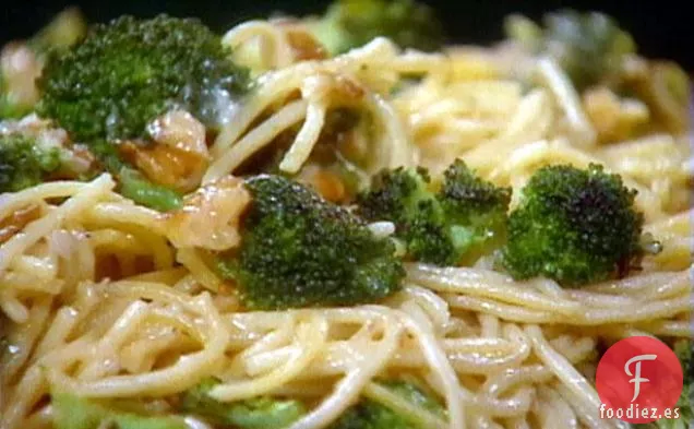 Espaguetis con Brócoli, Queso Brie y Nueces
