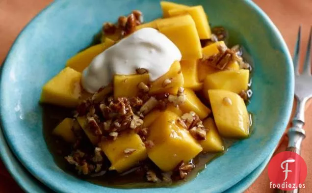 Mangos Foster con Crema Fresca